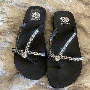 Nwot- Yellow Box Stormy 8.5 bling flip flop